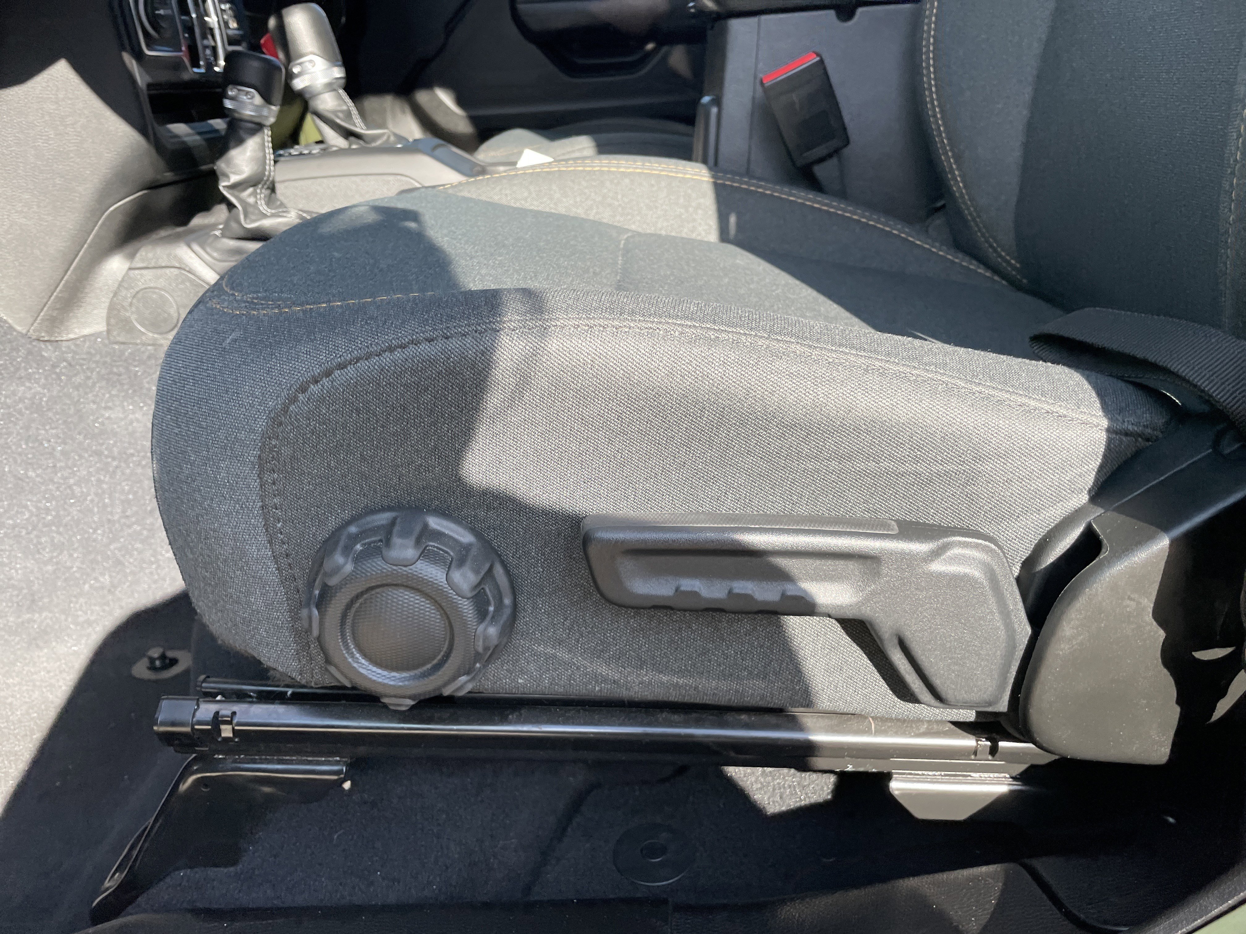 Certified 2024 Jeep Wrangler Sport S image 32
