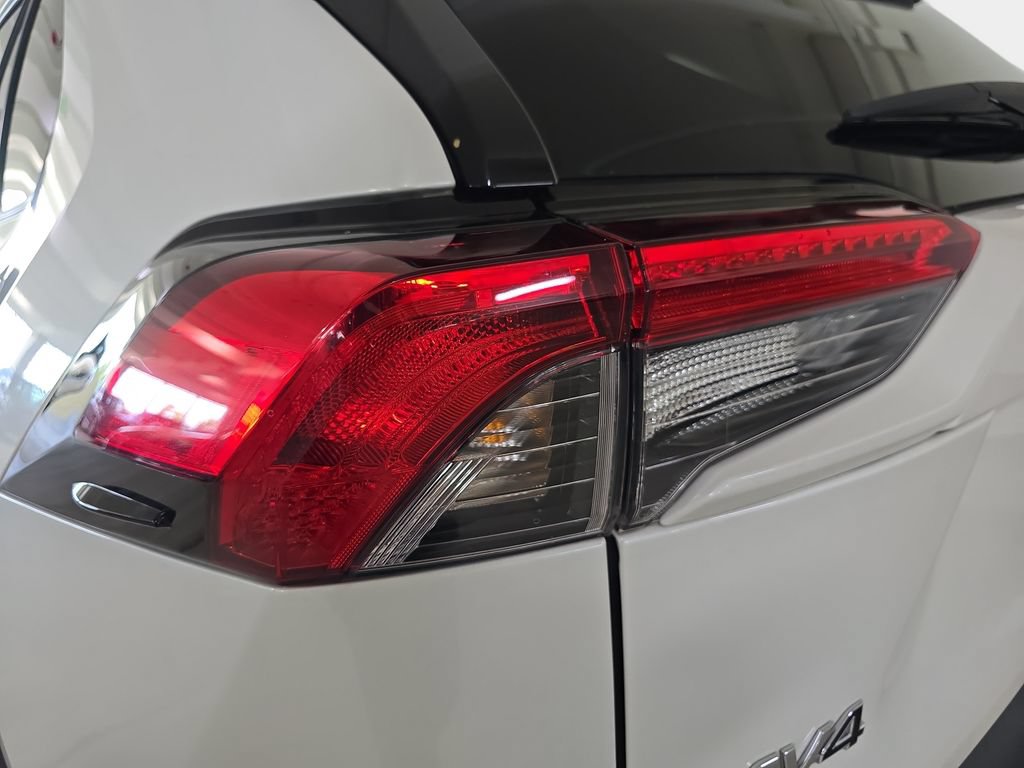 Used 2022 Toyota RAV4 XLE Premium AWD/4WD image 30