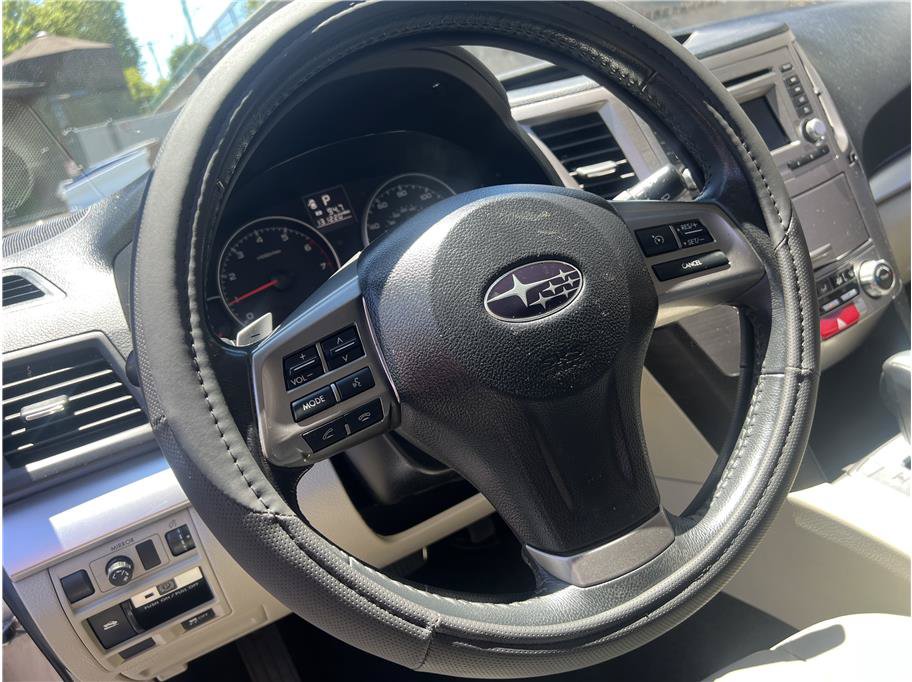 Used 2014 Subaru Outback 2.5i Premium w/ Popular Package #1B AWD/4WD image 19