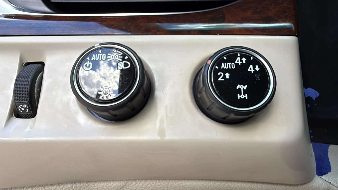 Used 2016 Cadillac Escalade Premium AWD/4WD image 17