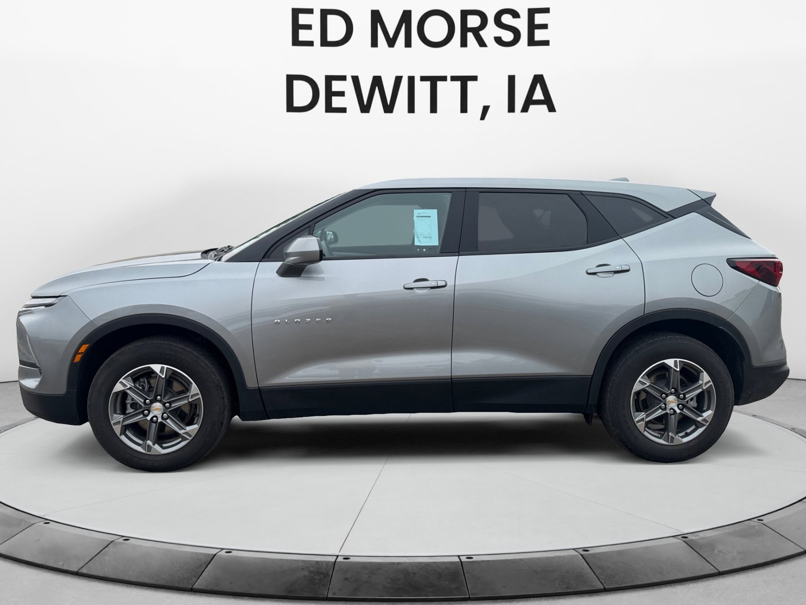 Used 2023 Chevrolet Blazer LT w/ Driver Confidence Package image 2