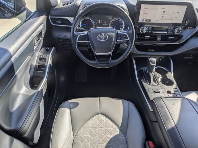 Used 2023 Toyota Highlander Bronze Edition image 12