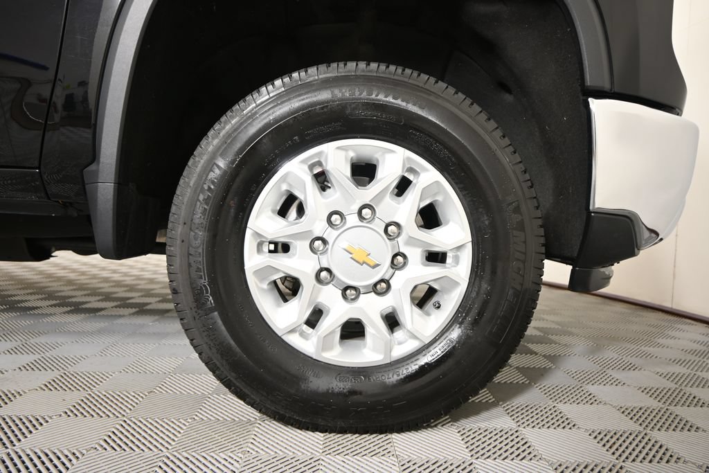 Used 2025 Chevrolet Silverado 3500 LTZ w/ LTZ Convenience Package AWD/4WD image 12