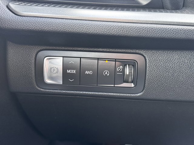 Used 2025 Chevrolet Traverse LT image 18