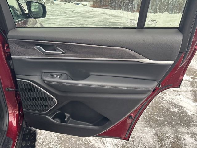 Used 2022 Jeep Grand Cherokee L Limited image 16