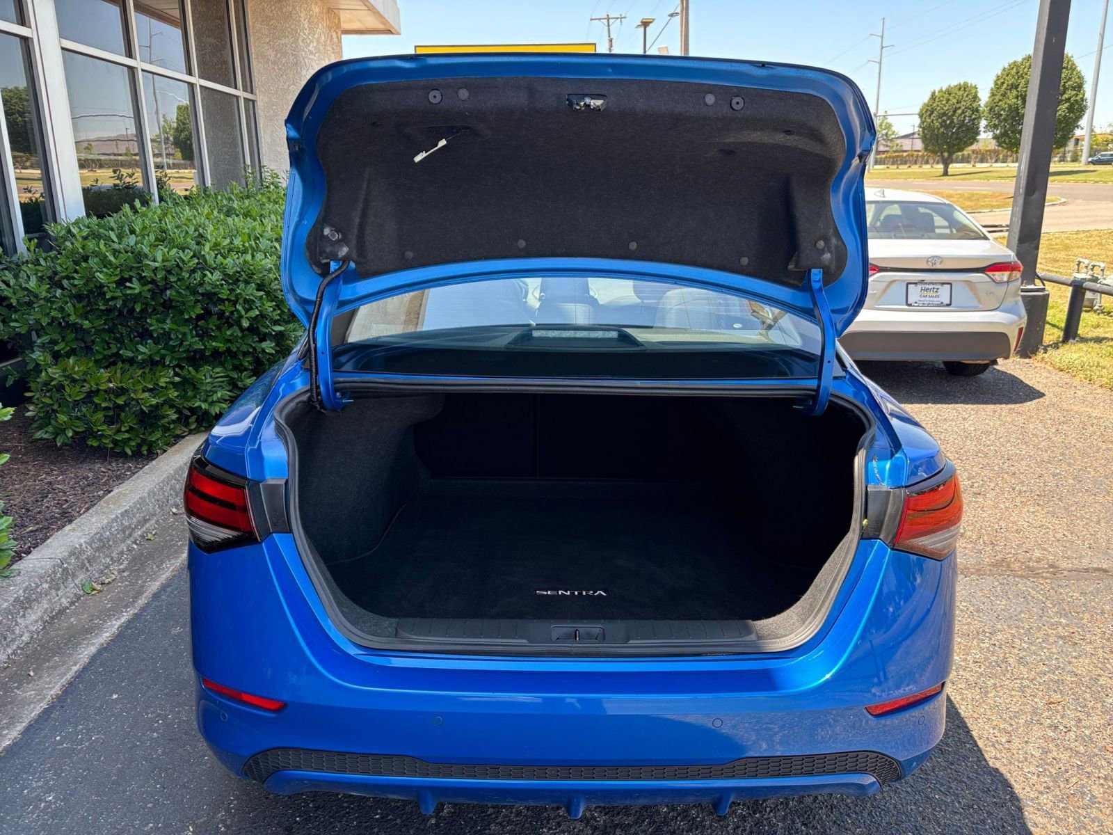 Used 2025 Nissan Sentra SV FWD image 29