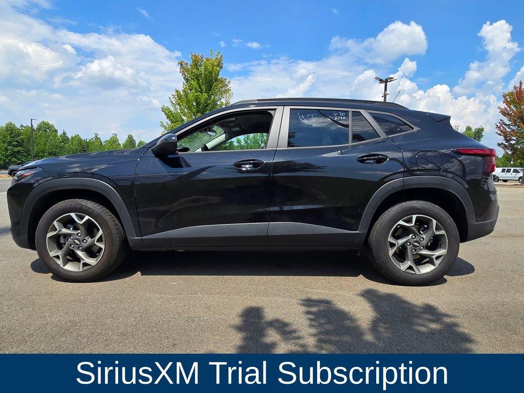 Used 2025 Chevrolet Trax LT FWD image 5