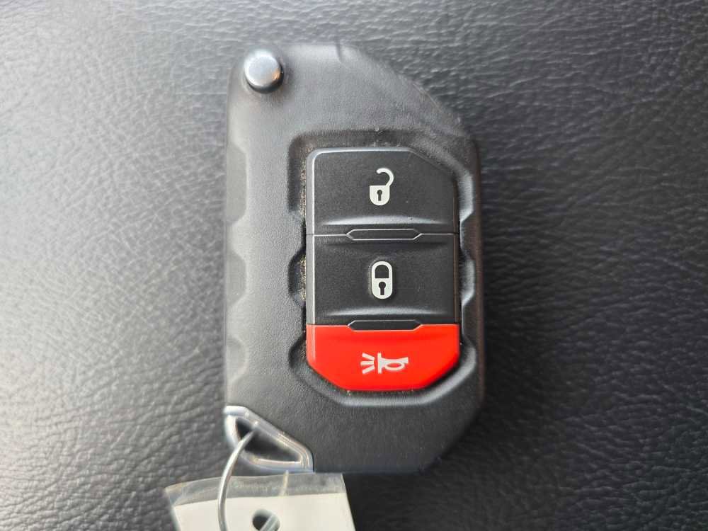 Used 2023 Jeep Wrangler Sahara image 21