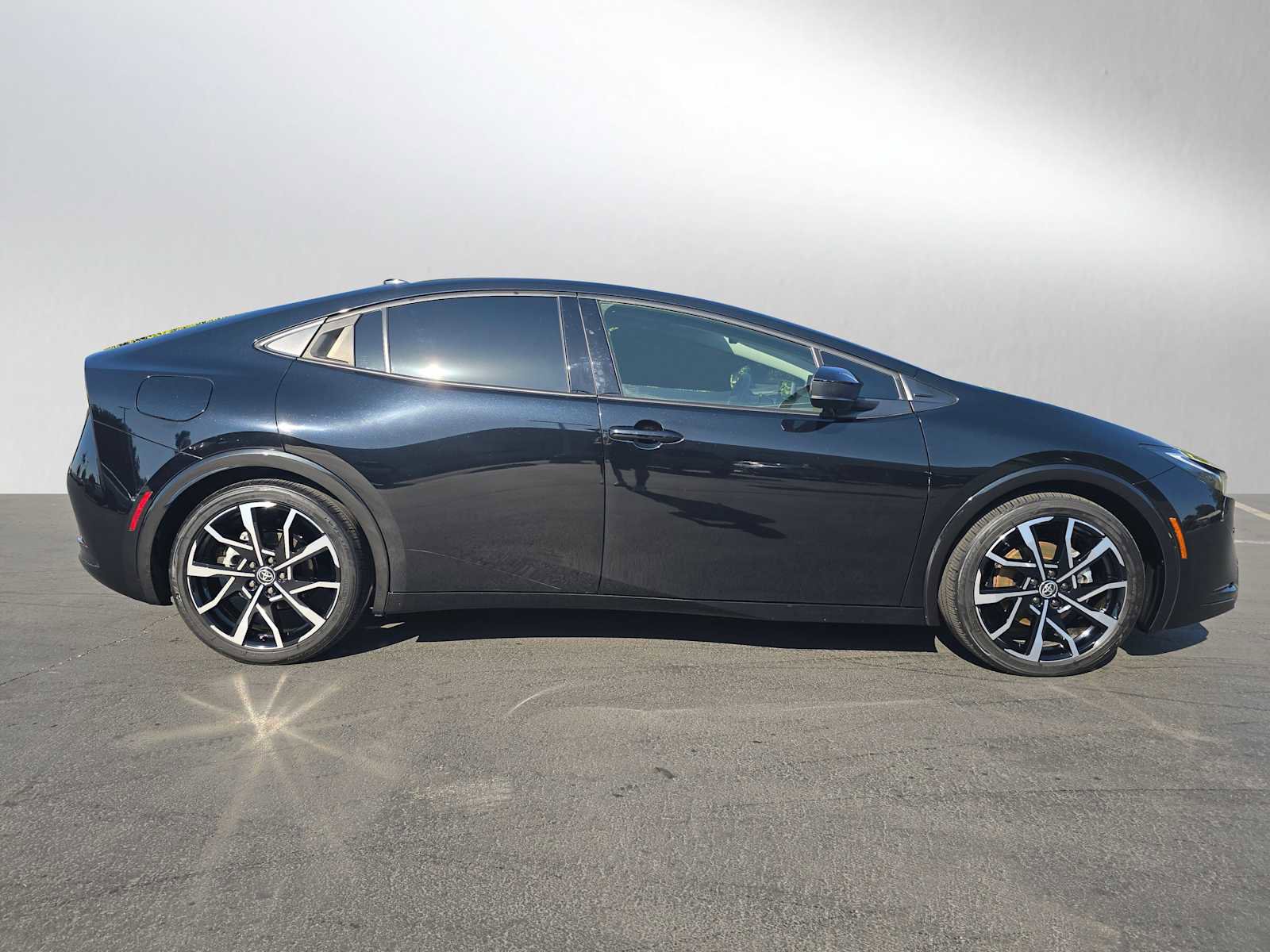 Used 2023 Toyota Prius Prime image 2