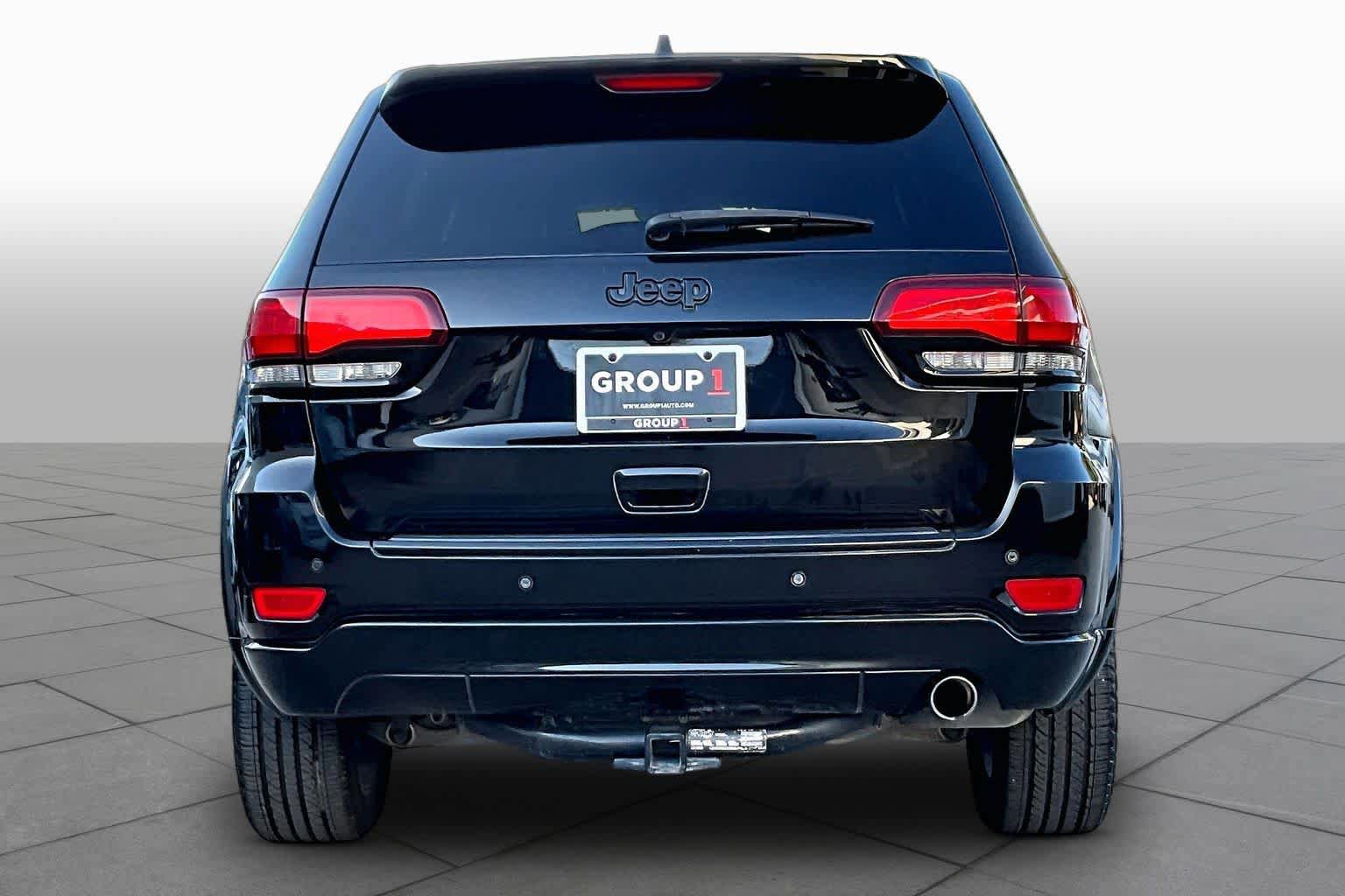 Used 2018 Jeep Grand Cherokee Altitude RWD image 4