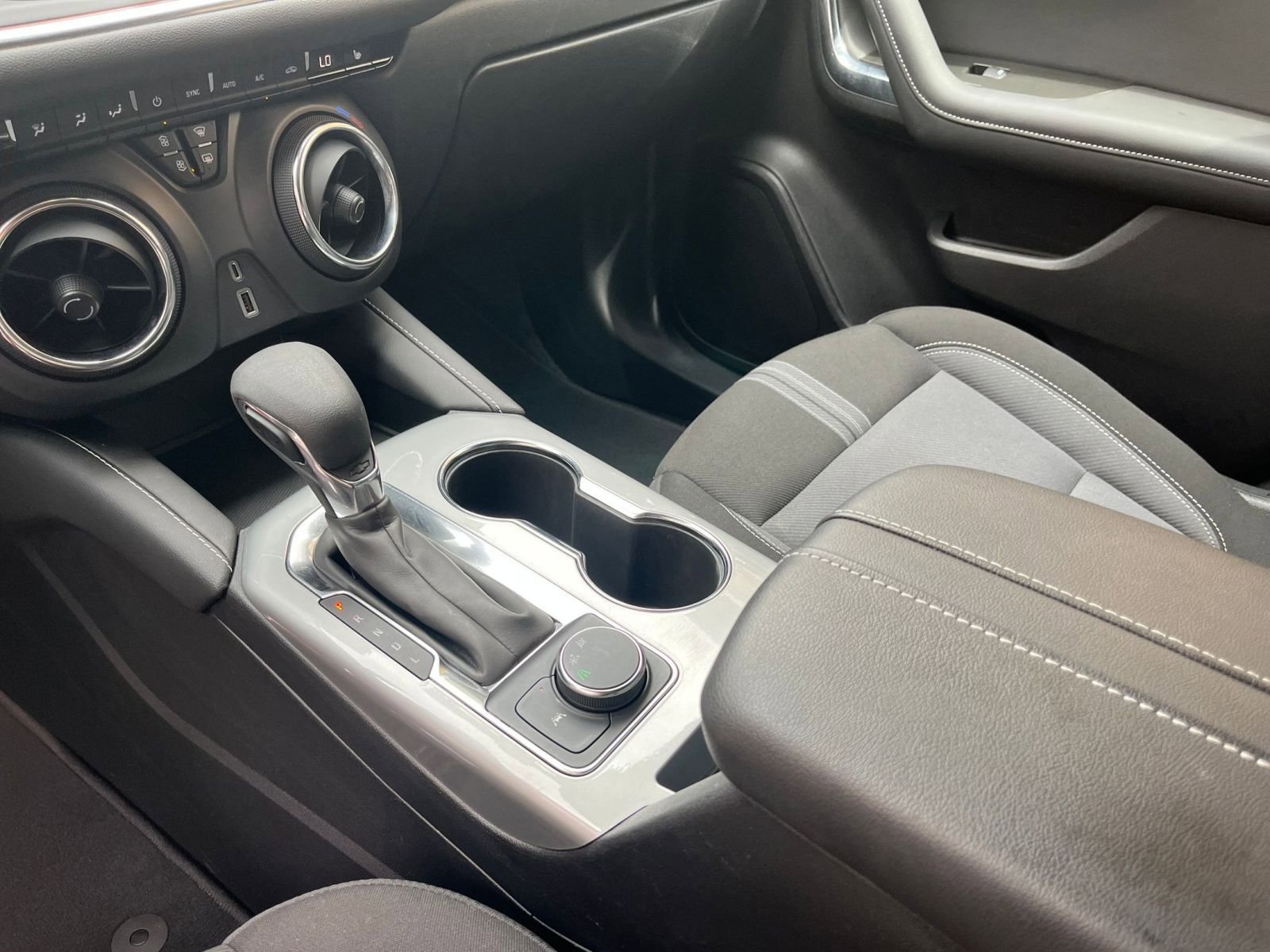 Used 2025 Chevrolet Blazer LT image 42