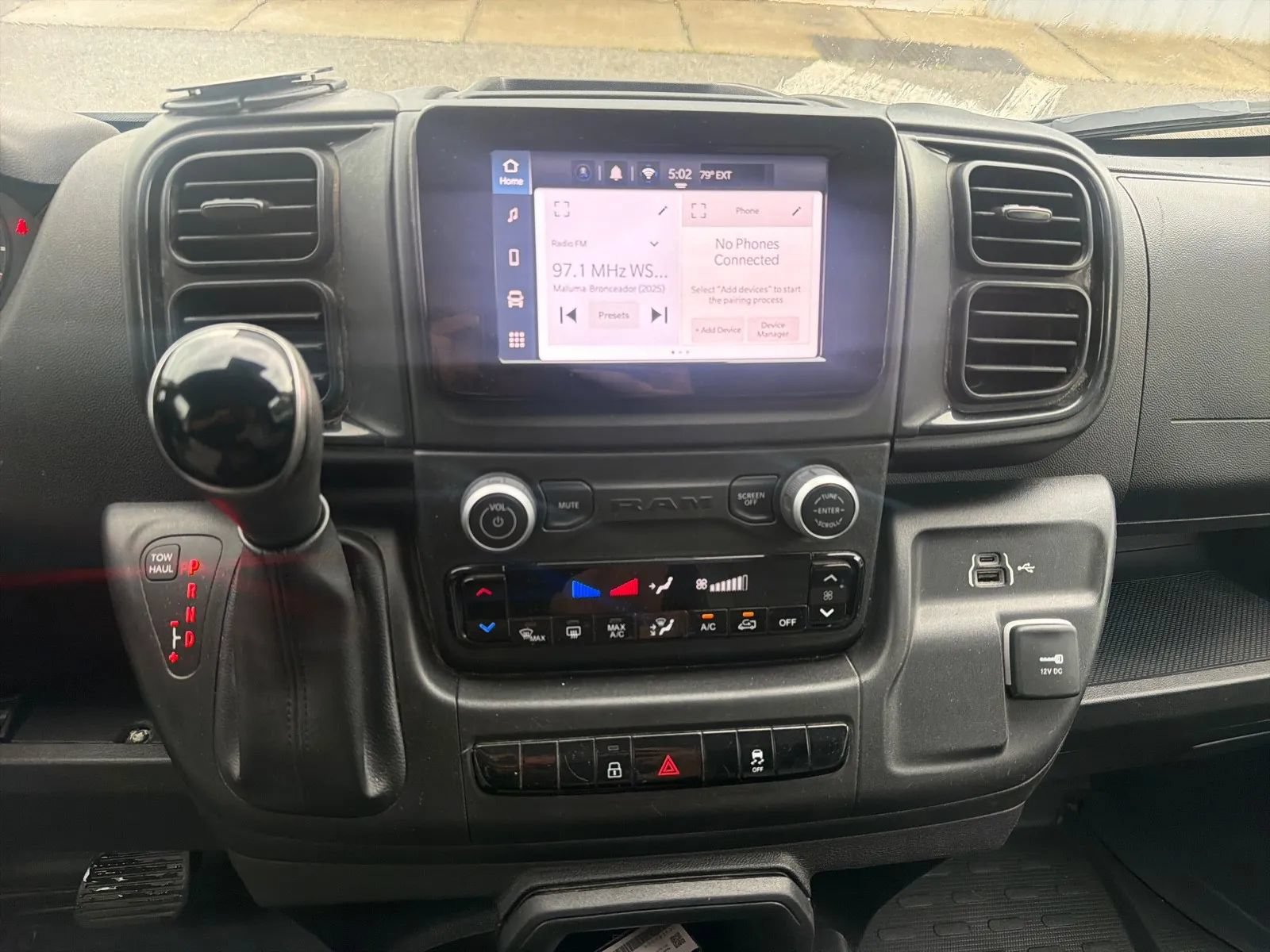 Used 2025 RAM ProMaster 2500 w/ Convenience Group FWD image 11