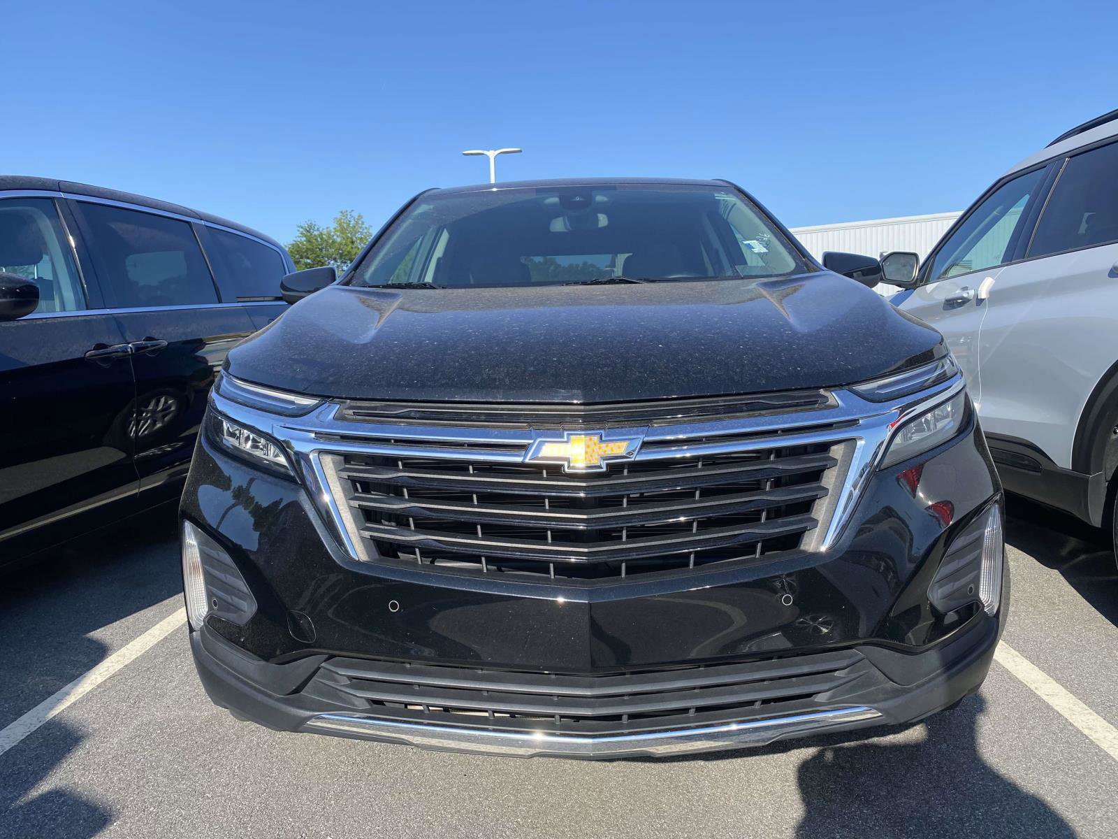 Used 2023 Chevrolet Equinox LT w/ Driver Convenience Package FWD image 2