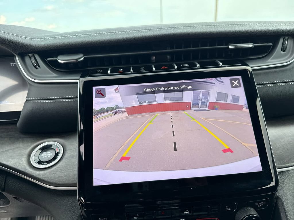 Used 2024 Jeep Grand Cherokee L Limited image 38