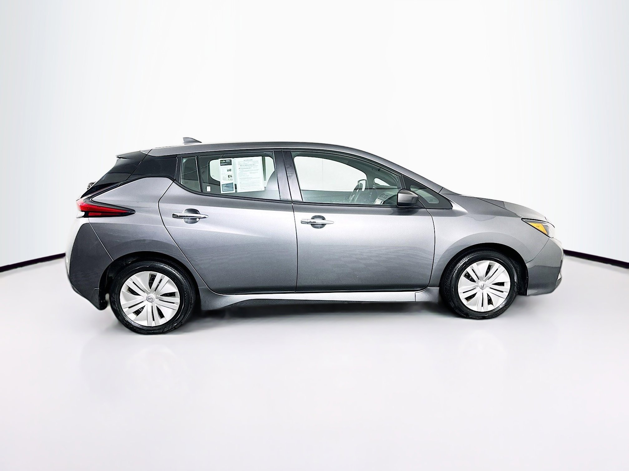 Used 2023 Nissan Leaf S image 10