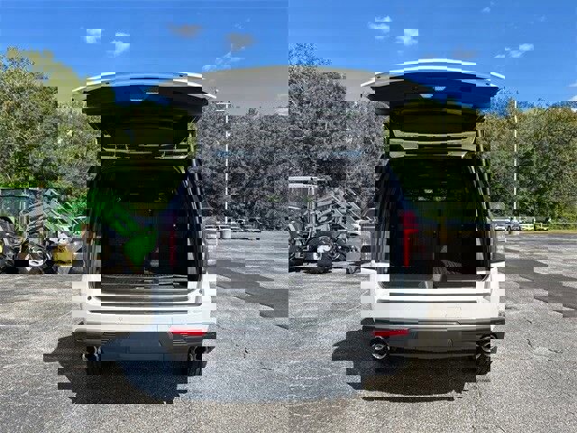 Used 2023 Chevrolet Suburban High Country image 16