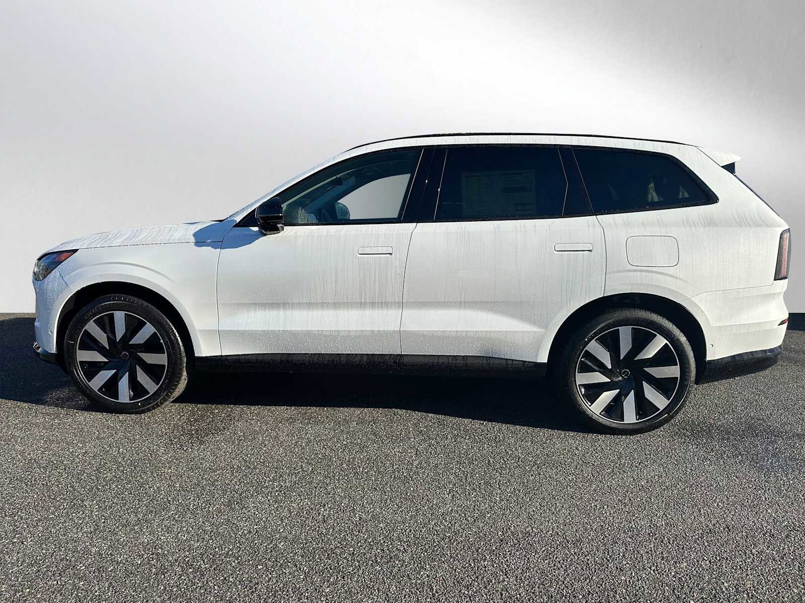 New 2025 Volvo EX90 Plus w/ Protection Package Premier image 6