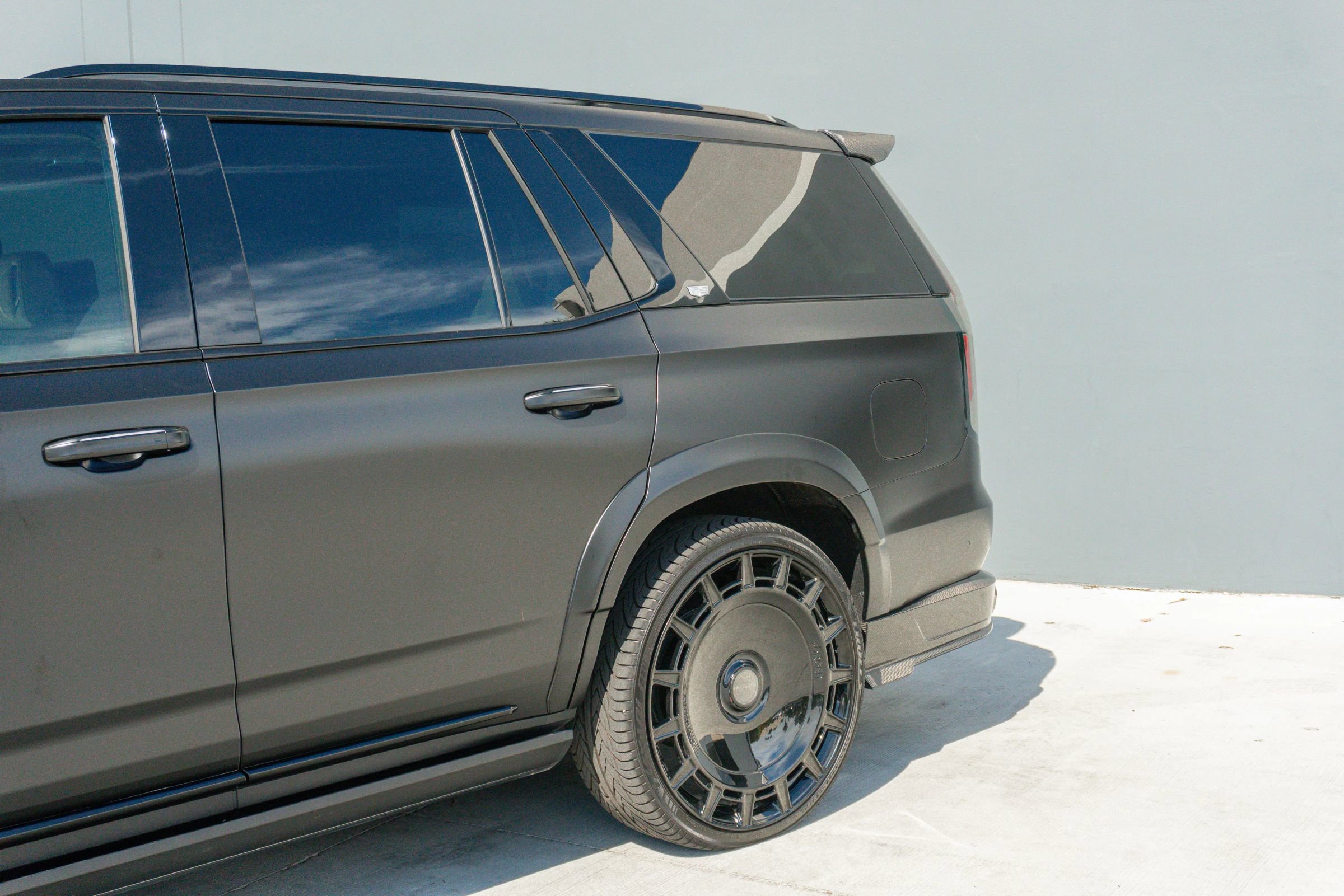 Used 2024 Cadillac Escalade Sport Platinum w/ LPO, ONYX Package image 27