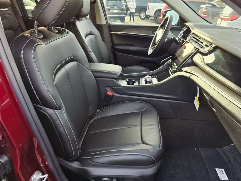 New 2024 Jeep Grand Cherokee Limited 4xe w/ Luxury Tech Group II image 11