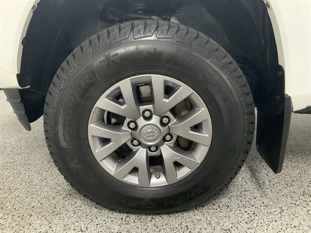 Used 2017 Toyota Tacoma SR5 w/ Tow Package AWD/4WD image 11