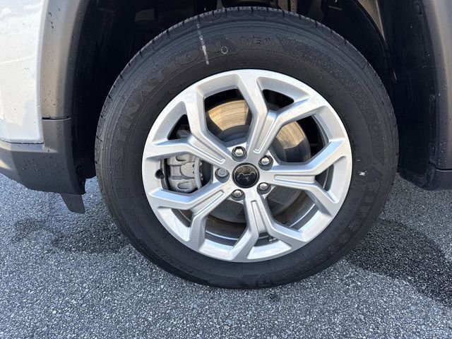 Used 2025 Jeep Compass Latitude image 31
