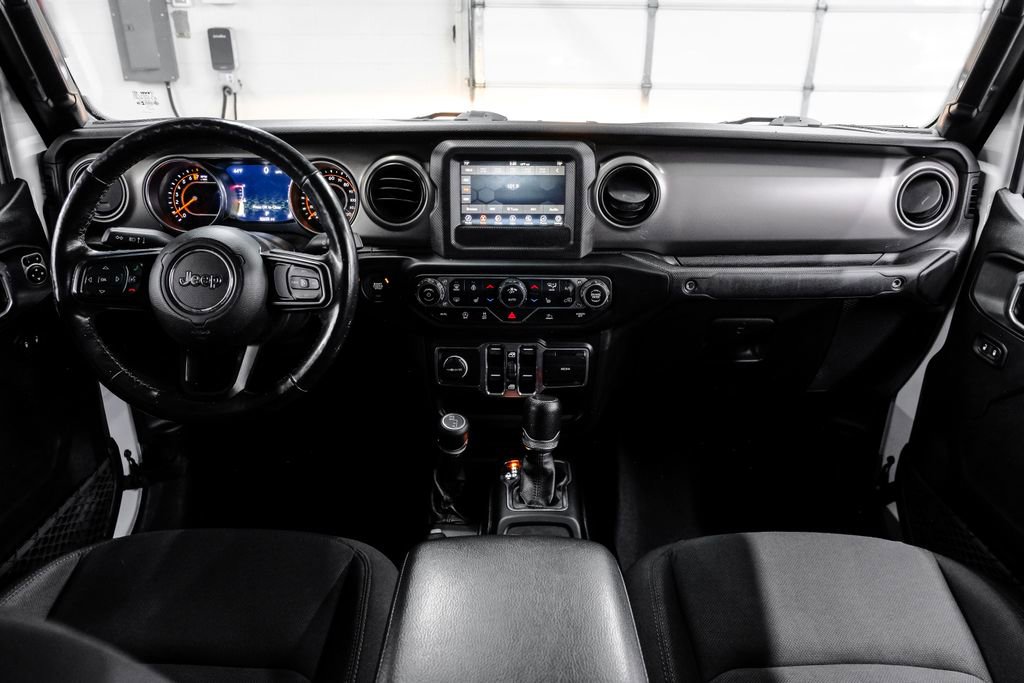 Used 2020 Jeep Gladiator Overland w/ LED Lighting Group AWD/4WD image 17