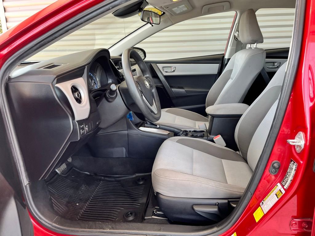 Used 2018 Toyota Corolla LE FWD image 17