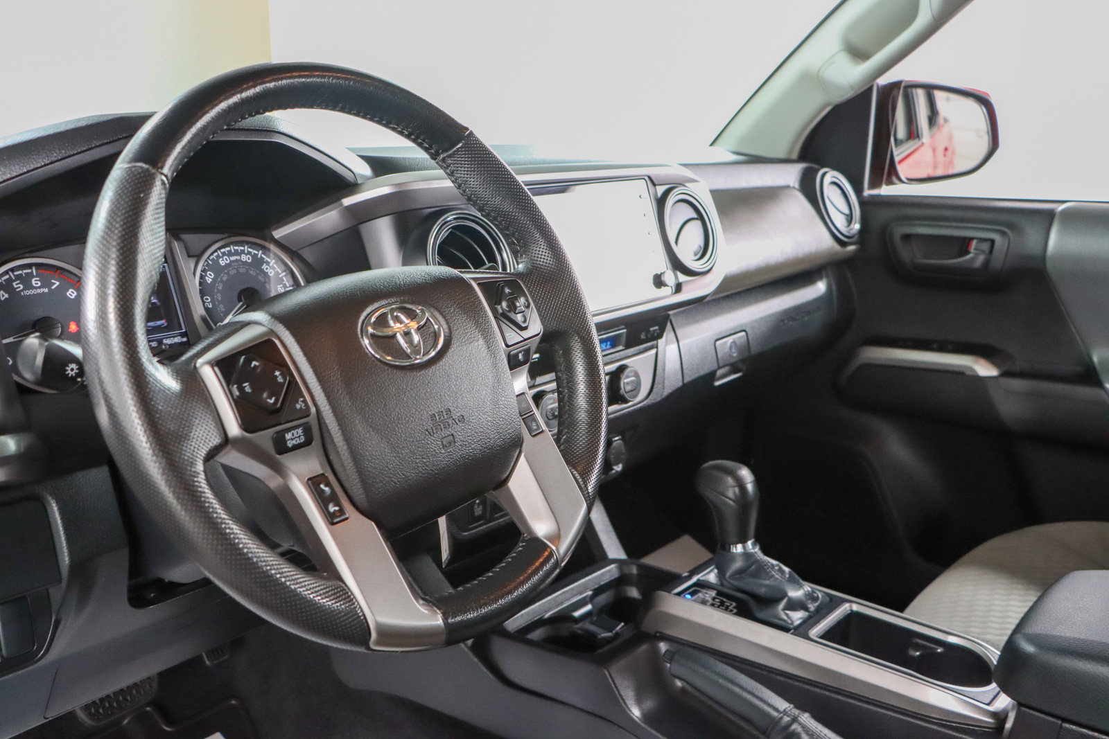 Used 2022 Toyota Tacoma SR5 image 24