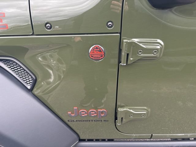Used 2023 Jeep Gladiator Mojave w/ Cold Weather Group AWD/4WD image 10