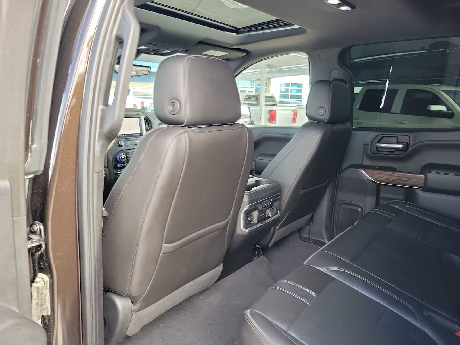 Used 2019 Chevrolet Silverado 1500 High Country w/ Technology Package image 8