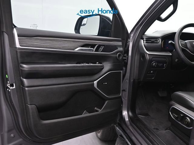 Used 2023 Jeep Wagoneer Series III w/ Preferred Equipment Group AWD/4WD image 16