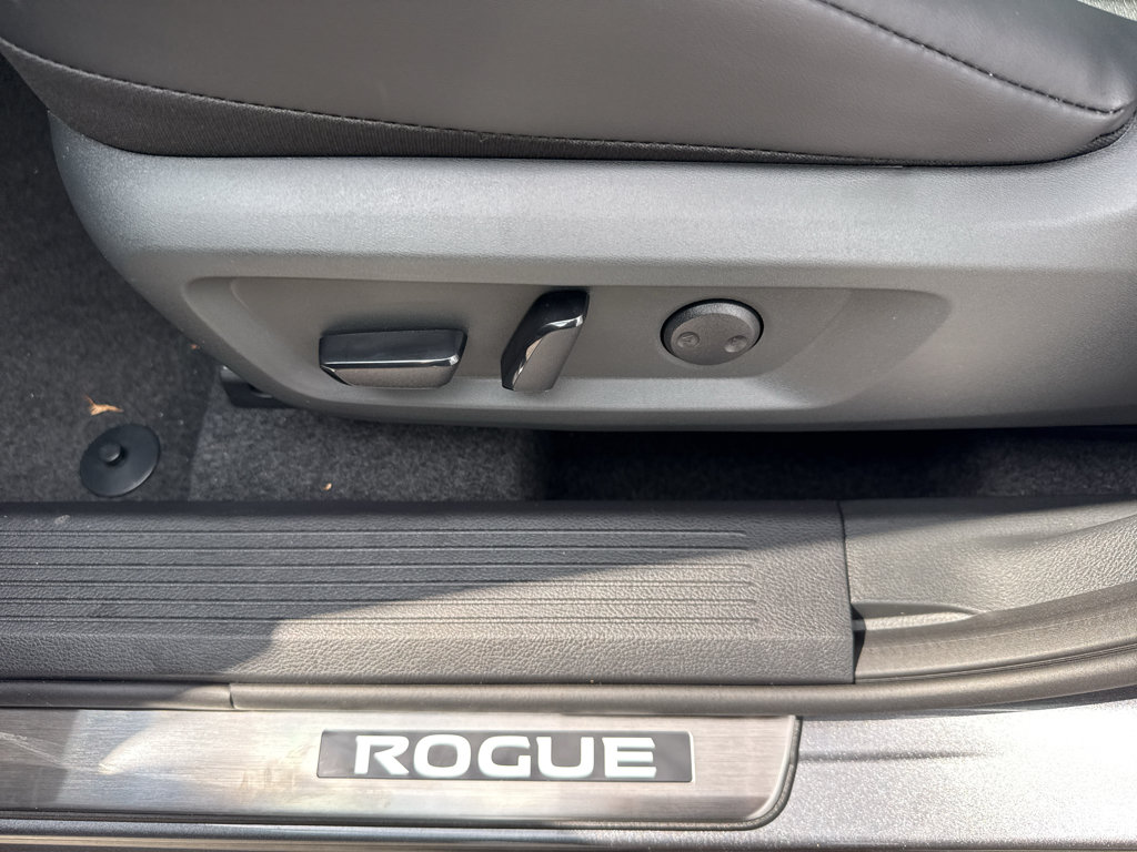 New 2026 Nissan Rogue Dark Armor AWD/4WD image 15