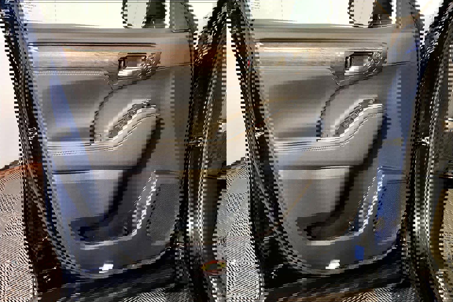 Used 2023 Toyota Highlander Platinum image 22