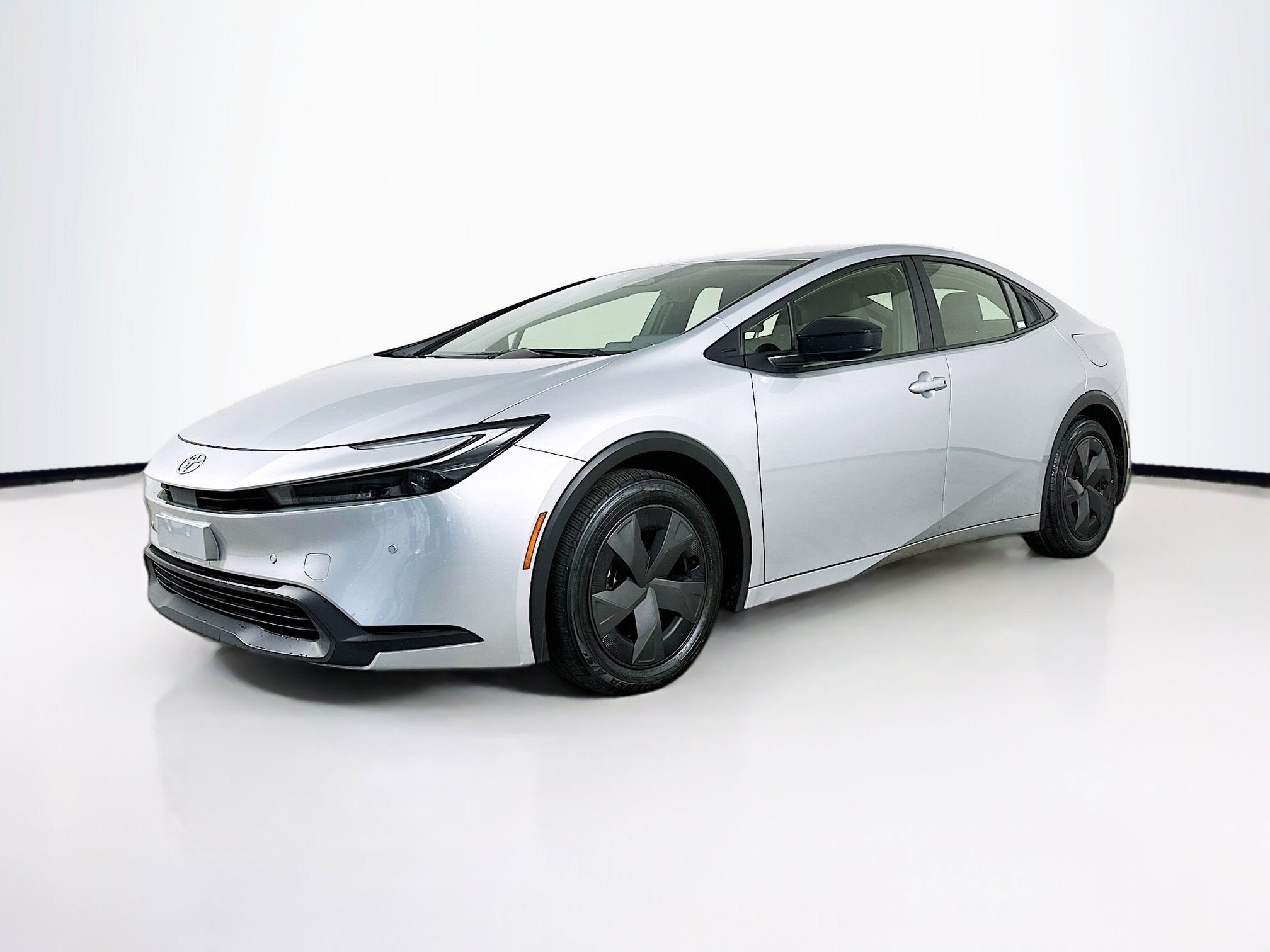 Used 2024 Toyota Prius LE image 3