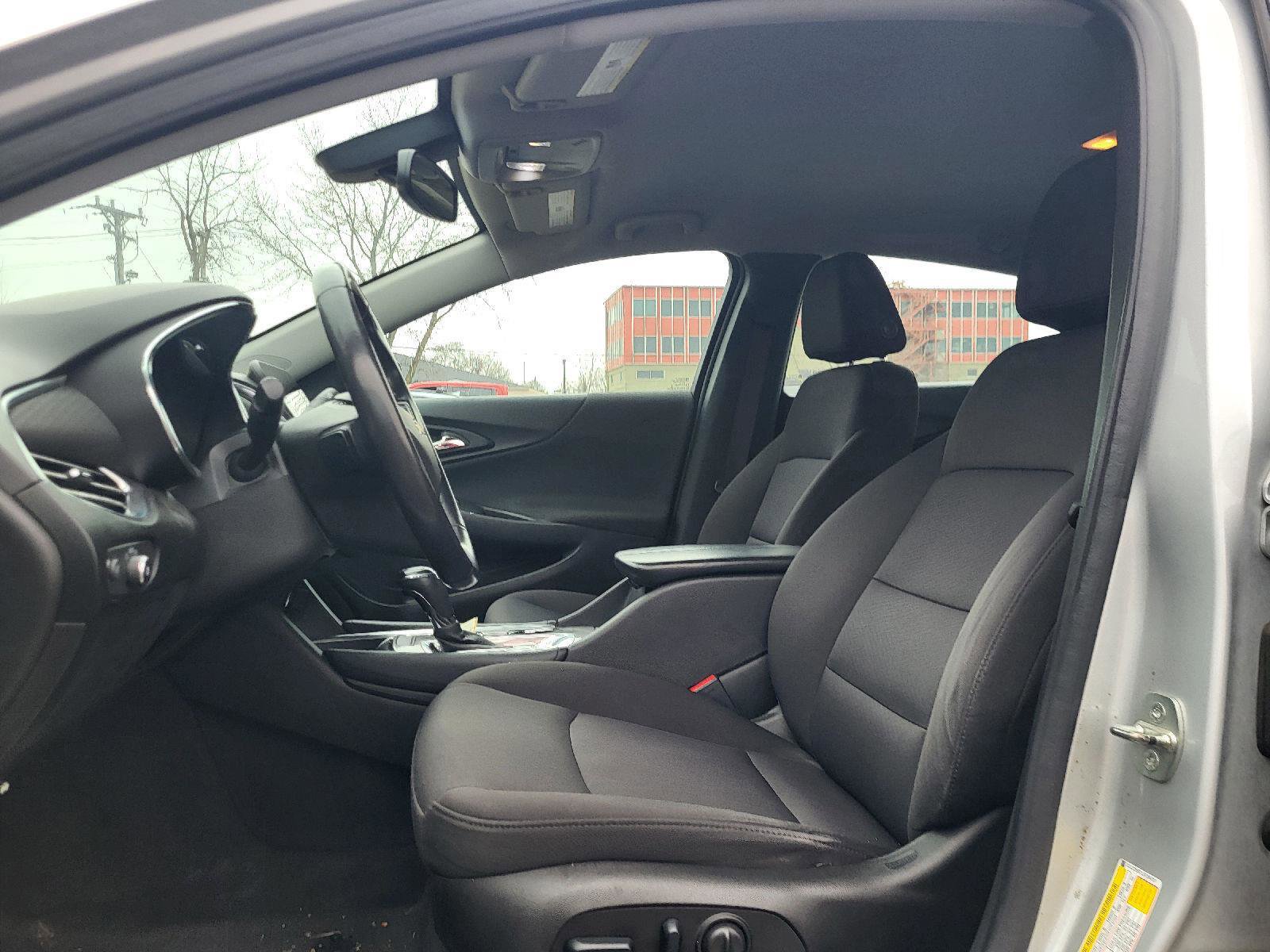 Used 2018 Chevrolet Malibu LT image 9