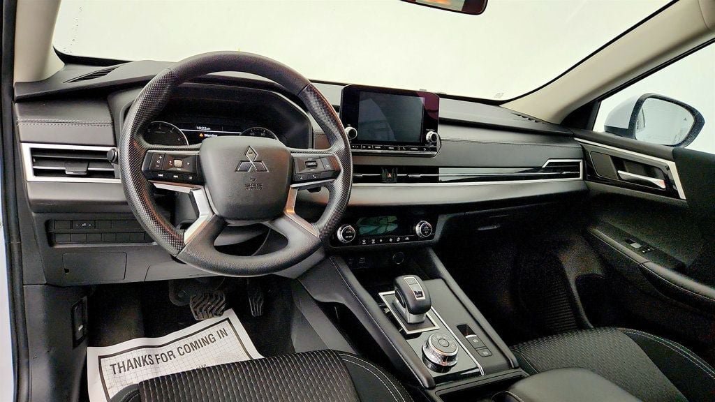 Used 2022 Mitsubishi Outlander ES FWD image 11