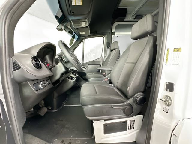 Used 2025 Mercedes-Benz Sprinter 2500 image 15