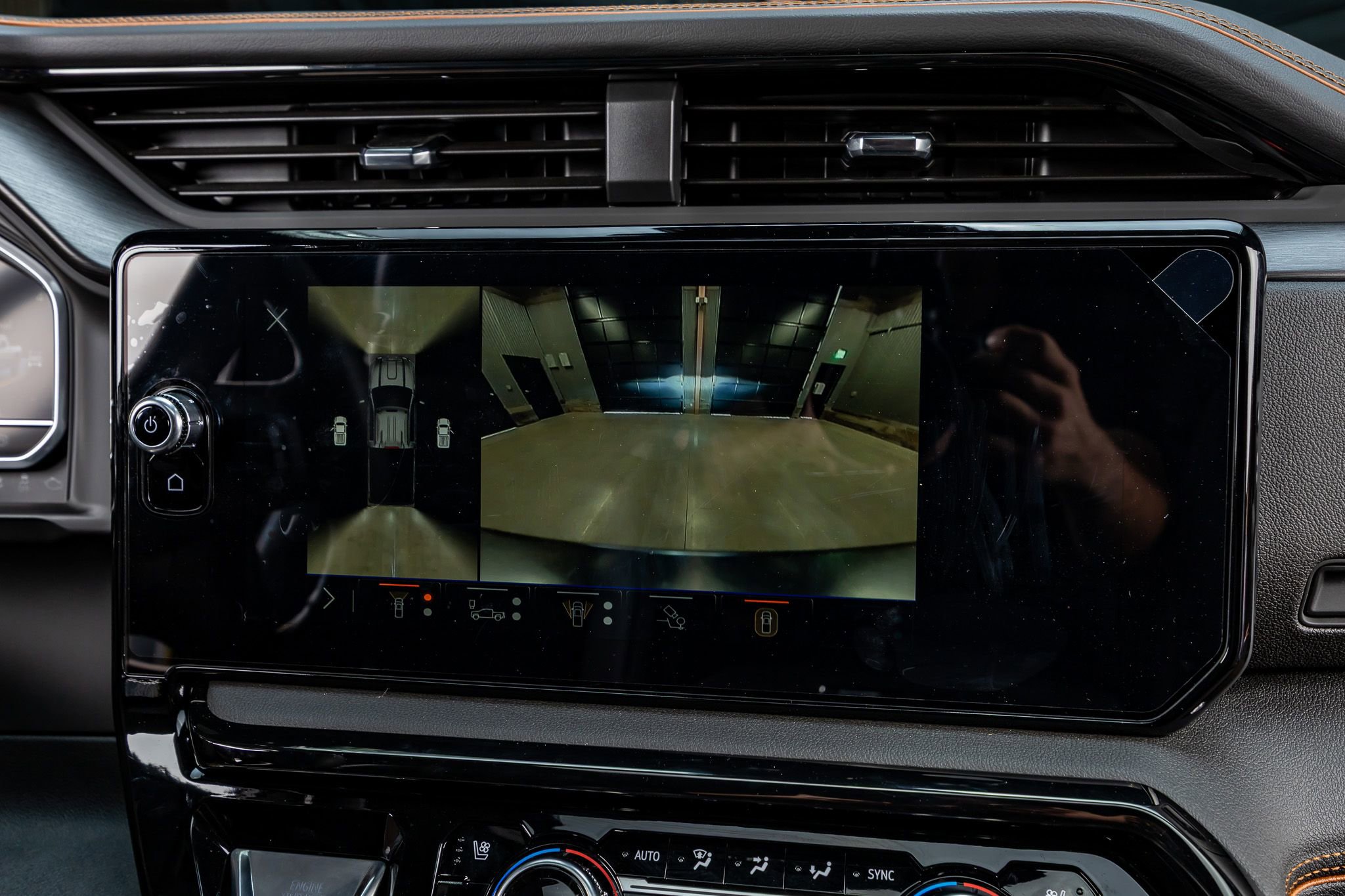 Used 2025 GMC Sierra 2500 AT4 w/ AT4 Premium Plus Package image 26