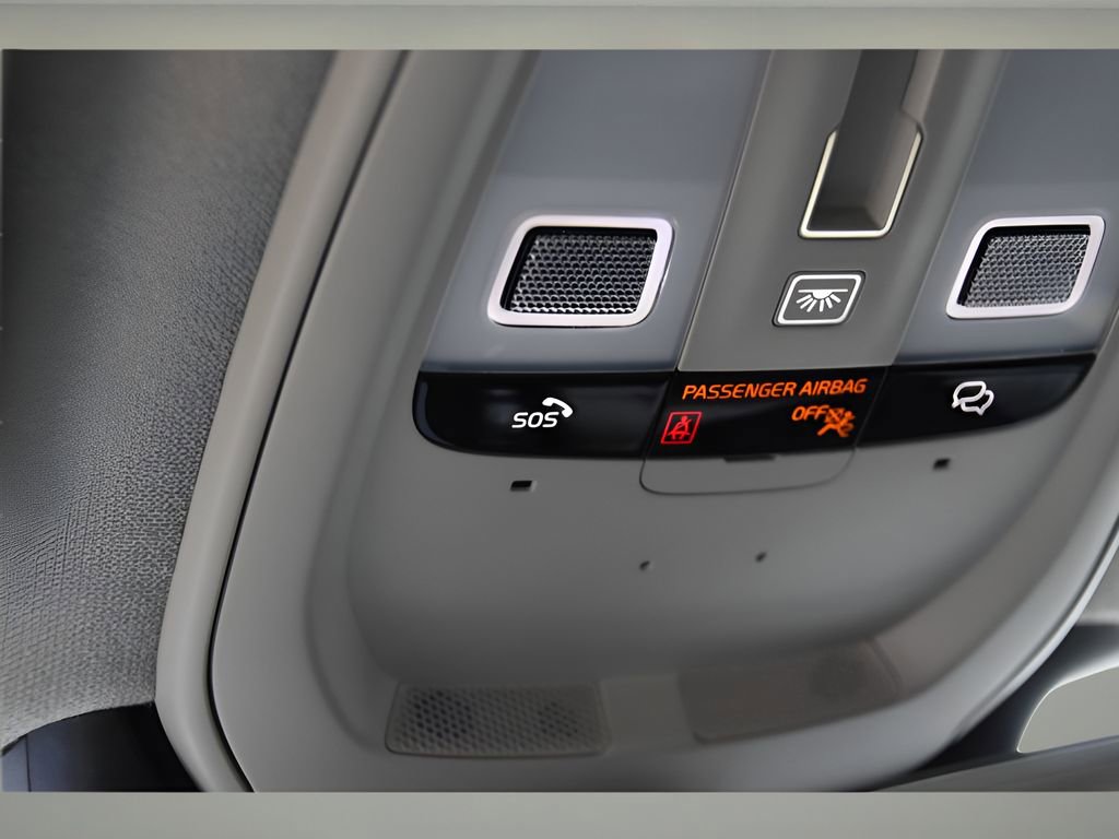 Certified 2025 Volvo XC40 B5 Ultra w/ Protection Package Premier image 32