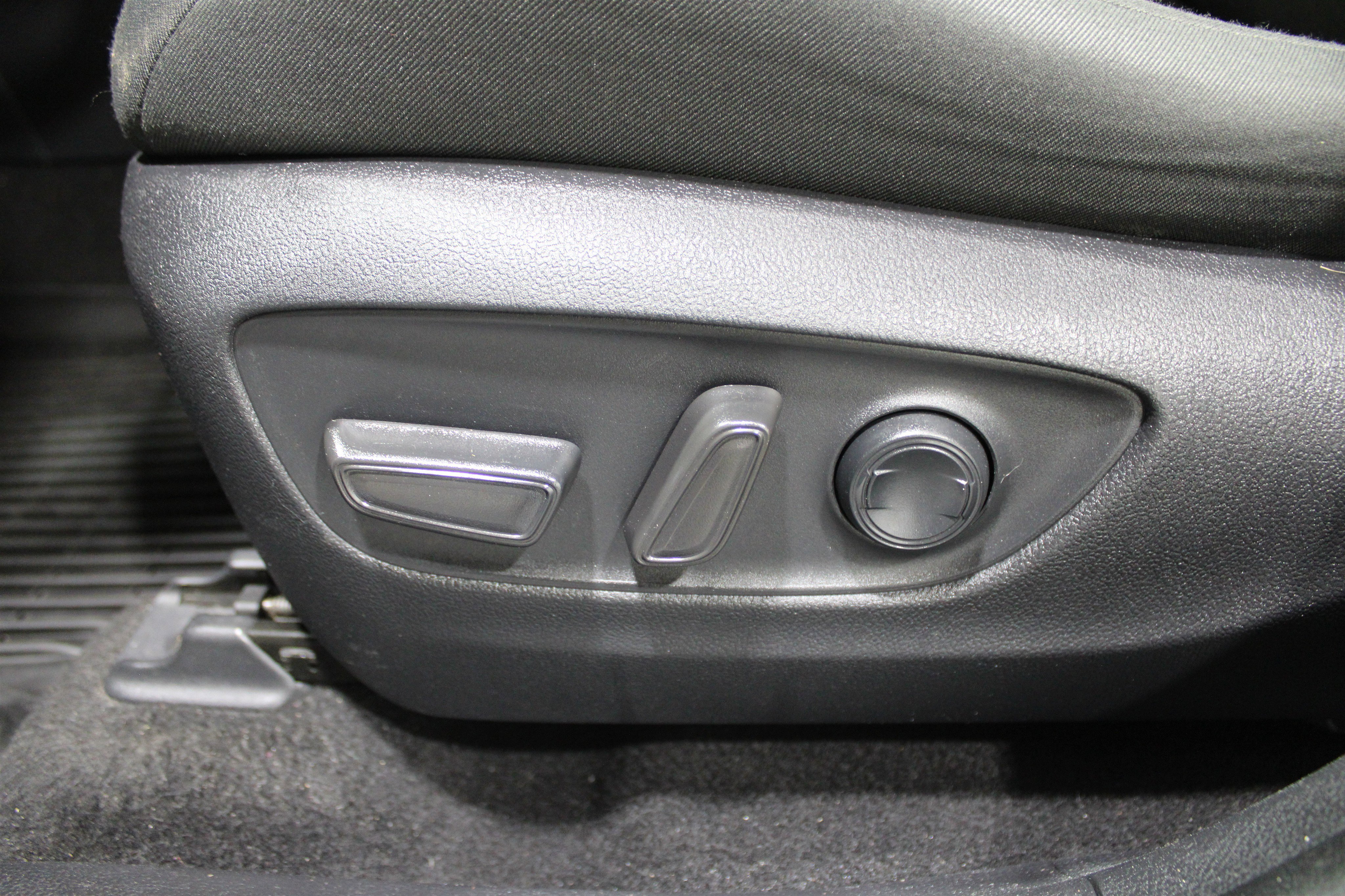 Used 2022 Toyota RAV4 XLE image 4