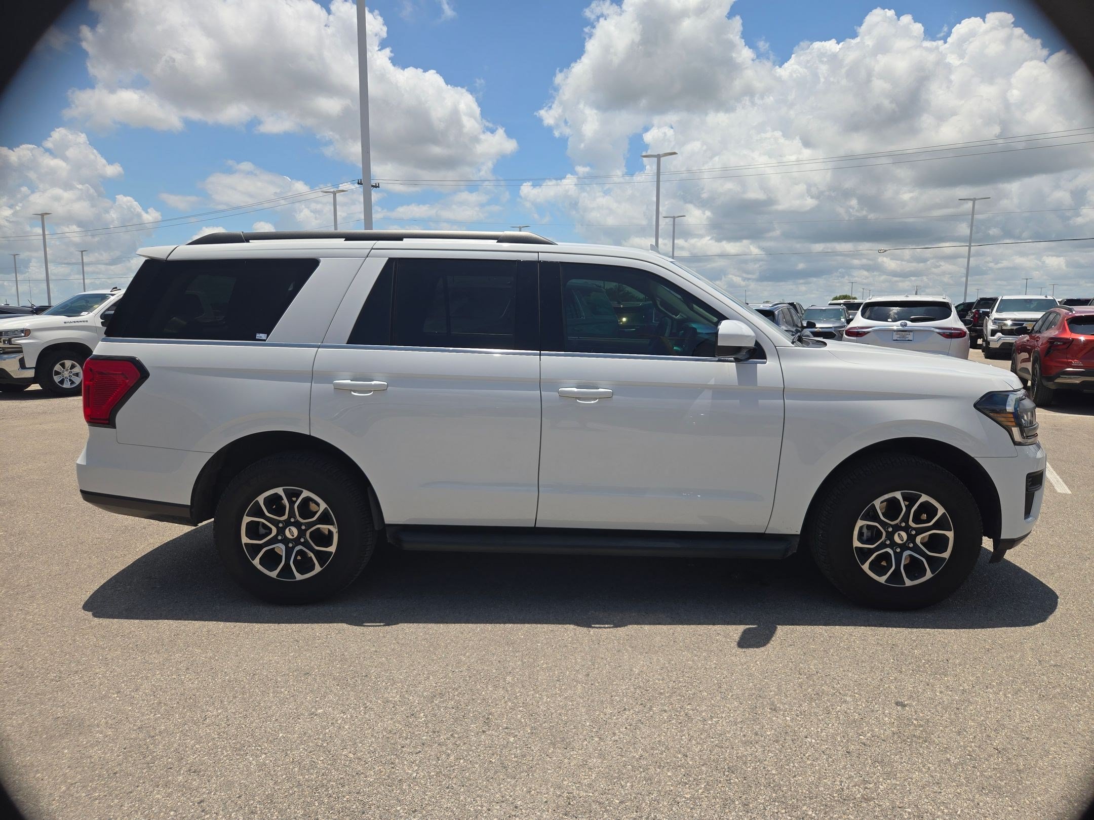 Used 2024 Ford Expedition XLT RWD image 2