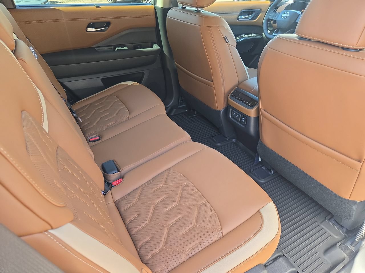 New 2026 Nissan Pathfinder Platinum w/ Cargo Package FWD image 13