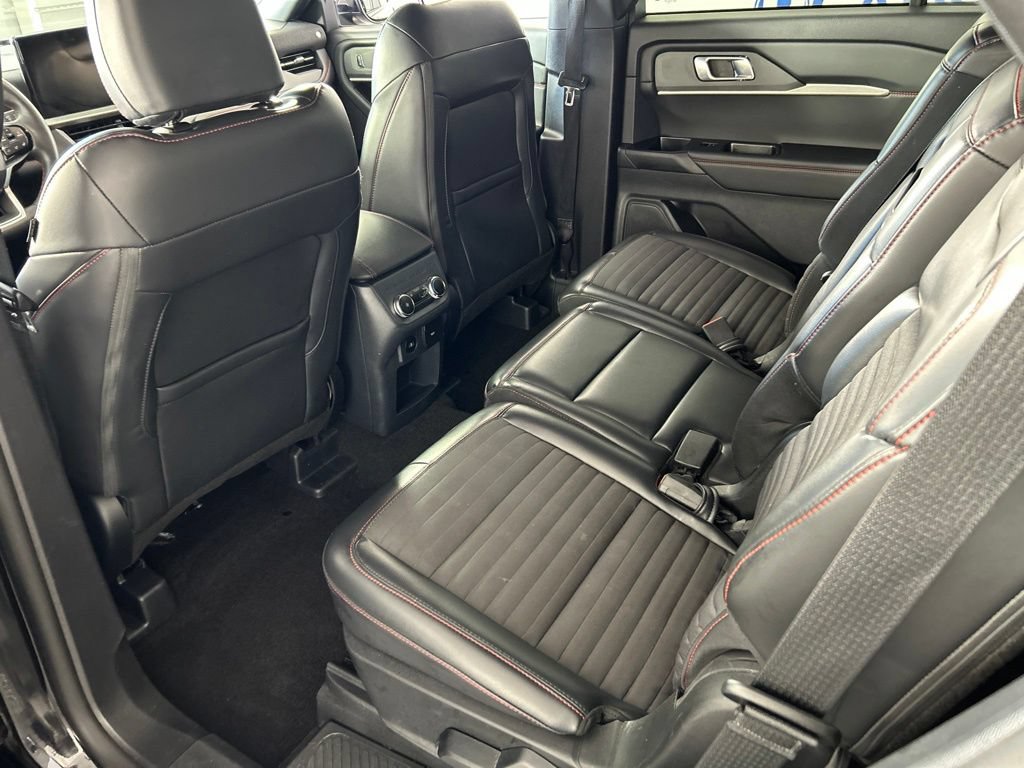 Used 2025 Ford Explorer ST-Line w/ ST-Line Street Pack AWD/4WD image 34