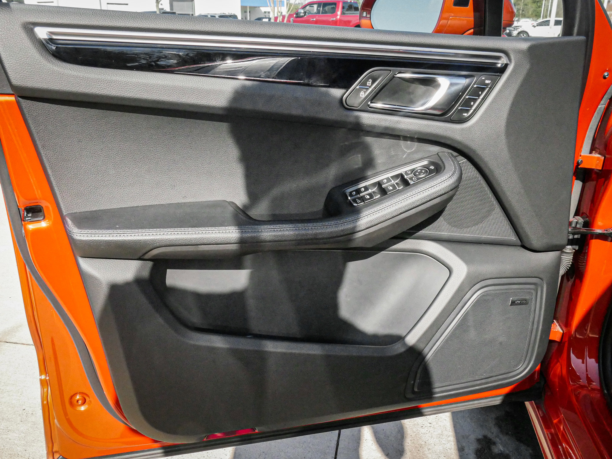 Used 2025 Porsche Macan AWD/4WD image 14