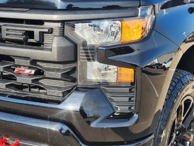 Used 2024 Chevrolet Silverado 1500 Custom Trail Boss w/ LPO, Dark Essentials Package AWD/4WD image 17
