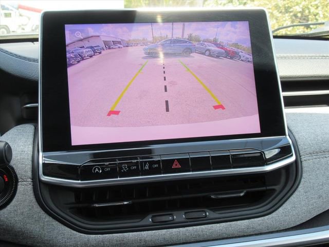 Used 2023 Jeep Compass Latitude image 27