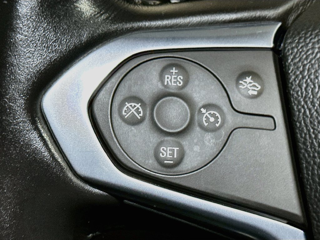 Used 2022 Chevrolet Traverse LT FWD image 34