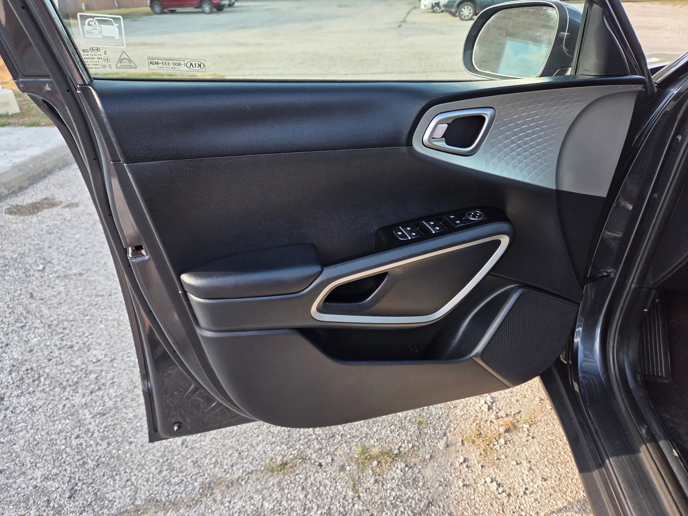 Used 2020 Kia Soul LX image 12