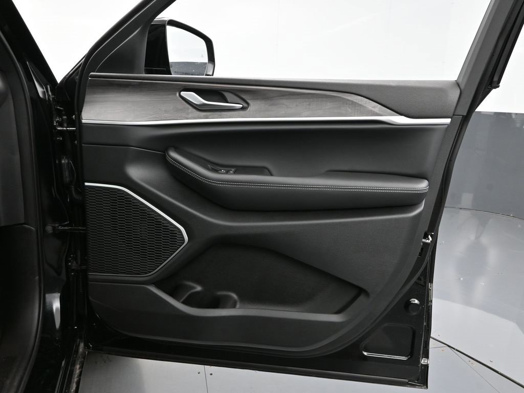 Used 2025 Jeep Grand Cherokee Limited 4xe image 20