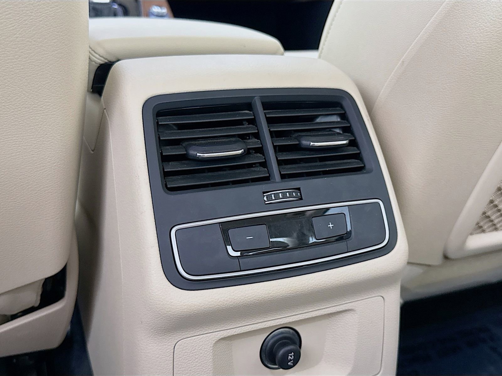 Used 2023 Audi A4 2.0T Premium w/ Convenience Package image 25